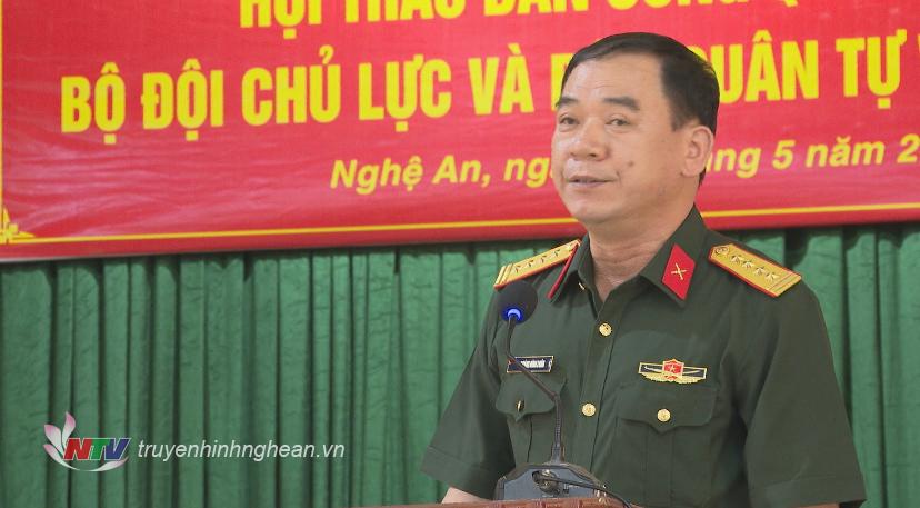 Đại tá Hoàng Đình Luân - Phó Chỉ huy trưởng Bộ chỉ huy Quân sự tỉnh phát biểu khai mạc hội thao. 