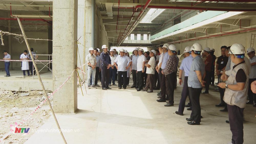 Bộ trưởng Bộ Kế hoạch và Đầu tư Nguyễn Chí Dũng kiểm tra Dự án xây dựng Bệnh viện Ung bướu Nghệ An (giai đoạn 2).