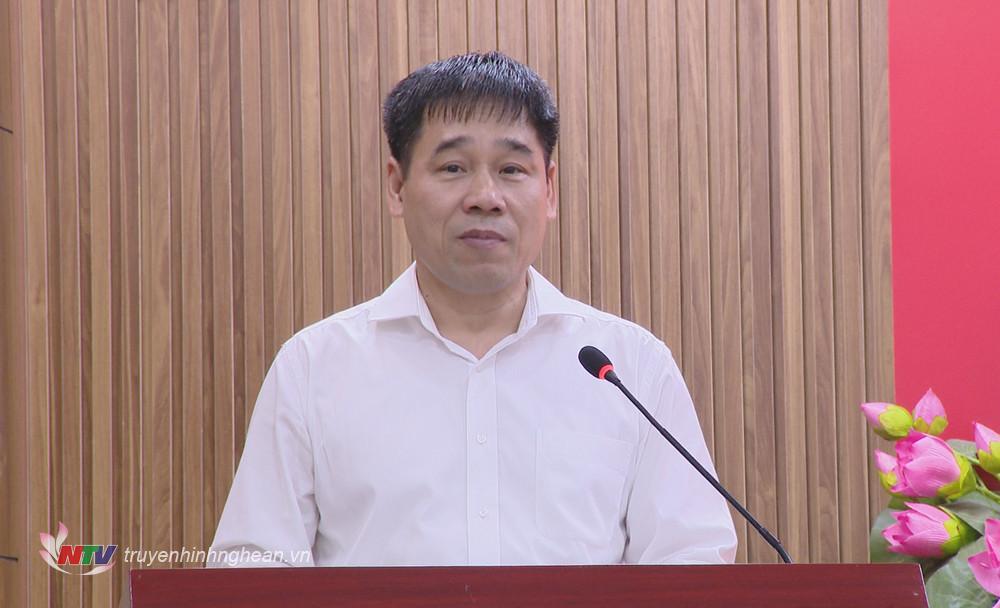 Tiến sỹ Đậu Tuấn Nam - Vụ trưởng Vụ Quản lý đào tạo, Học viện Chính trị Quốc gia Hồ Chí Minh phát biểu tại buổi lễ. 
