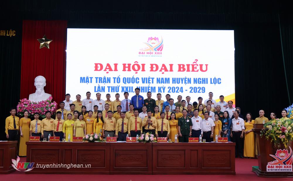 Ủy ban MTTQ Việt Nam huyện Nghi Lộc khoá mới ra mắt nhận nhiệm vụ.