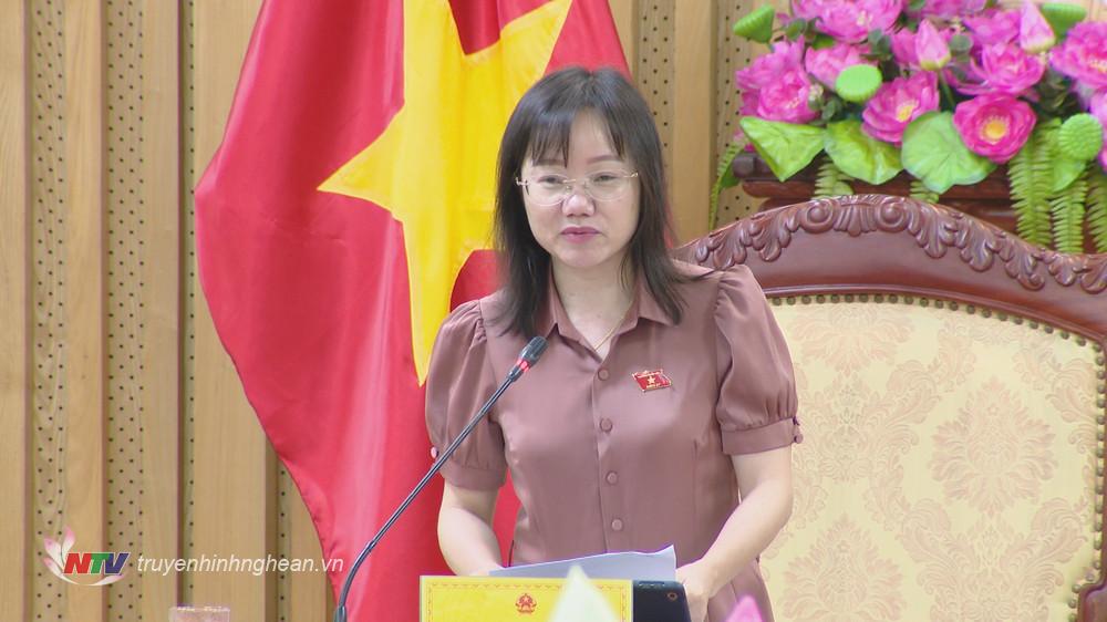 Phó trưởng đoàn chuyên trách Đoàn đại biểu Quốc hội tỉnh Thái Thị An Chung đề nghị UBND tỉnh và các sở, ngành rà soát, vào cuộc giải quyết hiệu quả các kiến nghị phản ánh của cử tri và đề xuất của Đoàn đại biểu Quốc hội tỉnh. 