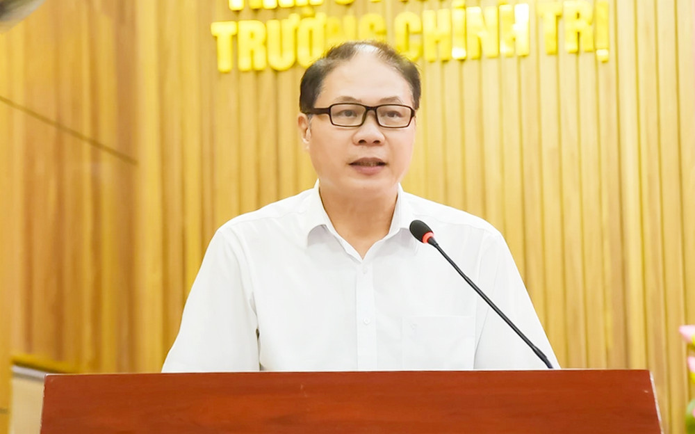 Phó Trưởng ban Tổ chức Tỉnh ủy Nghệ An - đồng chí Hồ Đăng Tài phát biểu tại buổi lễ. Ảnh: BNA