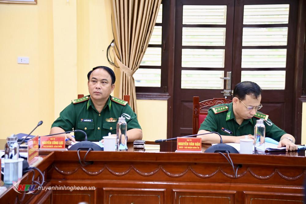 Các đồng chí trong Ban Thường vụ Đảng uỷ Bộ đội Biên phòng tỉnh dự phiên sinh hoạt.
