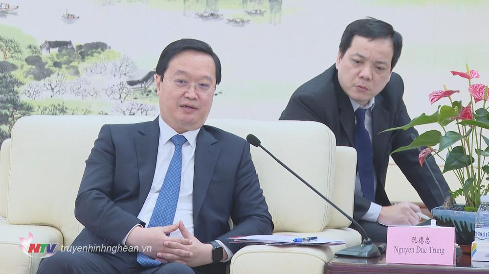 Chủ tịch UBND tỉnh Nguyễn Đức Trung bày tỏ vui mừng, ấn tượng khi được đến thăm thành phố Đông Quản.
