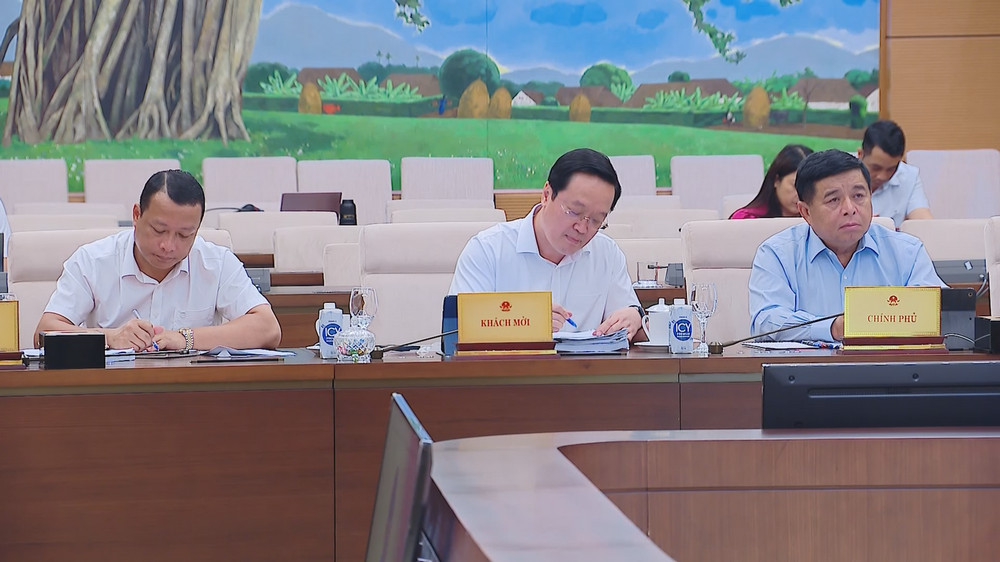 Lãnh đạo tỉnh Nghệ An và lãnh đạo một số Sở của tỉnh dự phiên họp.