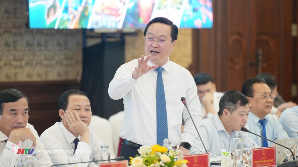 Chủ tịch UBND tỉnh Nghệ An Nguyễn Đức Trung phát biểu thảo luận tại hội nghị.