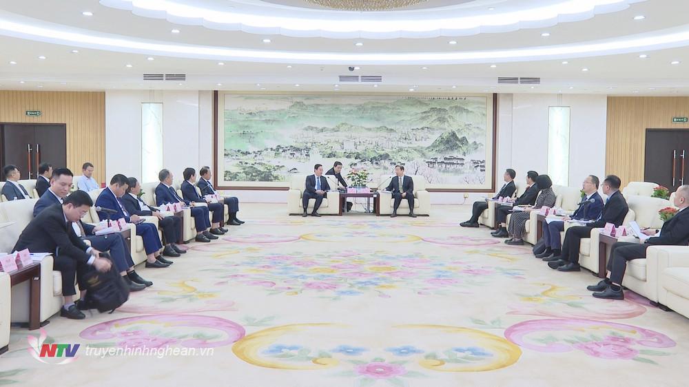 Chủ tịch UBND tỉnh Nghệ An Nguyễn Đức Trung hội kiến lãnh đạo thành phố Đông Quản, tỉnh Quảng Đông (Trung Quốc).
