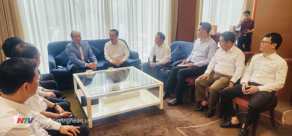 Chủ tịch UBND tỉnh Nghệ An Nguyễn Đức Trung gặp gỡ, chào hỏi, làm việc với Tổng Lãnh sự quán Việt Nam tại Quảng Châu. 