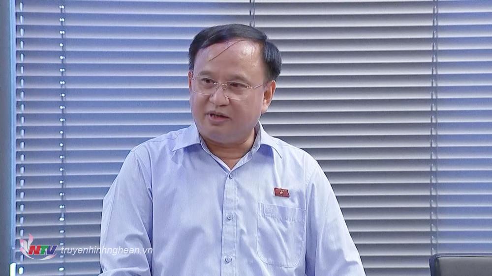 Thiếu tướng Trần Đức Thuận - Ủy viên Thường trực Ủy ban Quốc phòng và An ninh của Quốc hội, ĐBQH đoàn Nghệ An phát biểu thảo luận. 