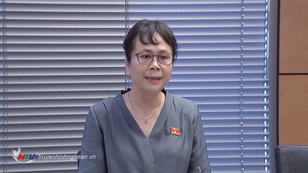 Phó Chủ nhiệm Ủy ban Tài chính - Ngân sách của Quốc hội Nguyễn Vân Chi - ĐBQH đoàn Nghệ An phát biểu thảo luận. 