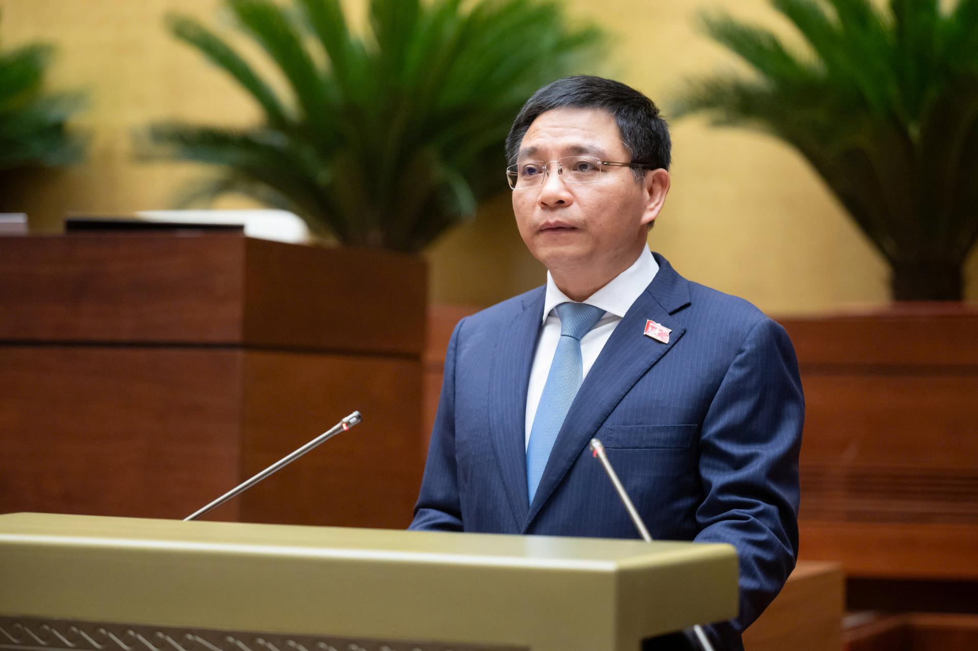 Bộ trưởng Bộ Tài chính Nguyễn Văn Thắng trình bày Tờ trình