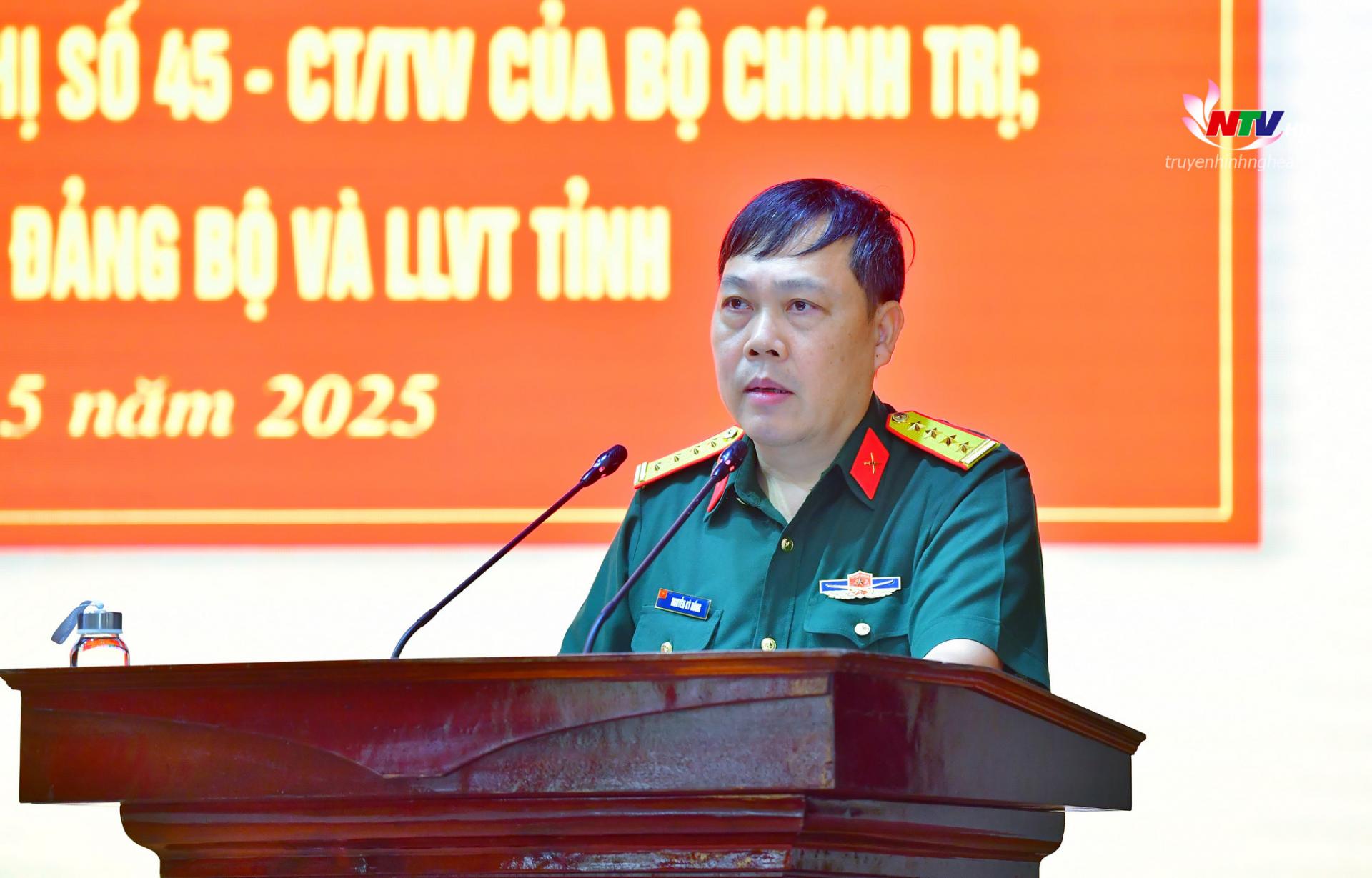 Đại tá Nguyễn Kỳ Hồng – Phó Bí thư Đảng ủy, Chính ủy Bộ Chỉ huy Quân sự tỉnh đã truyền đạt một số nội dung quan trọng, cốt lõi Hội nghị lần thứ 11 của Ban Chấp hành Trung ương Đảng khóa XIII.