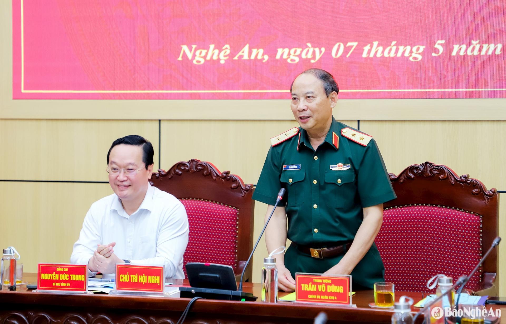 Trung tướng Trần Võ Dũng - Chính ủy Quân khu 4 phát biểu tại hội nghị. Ảnh: BNA