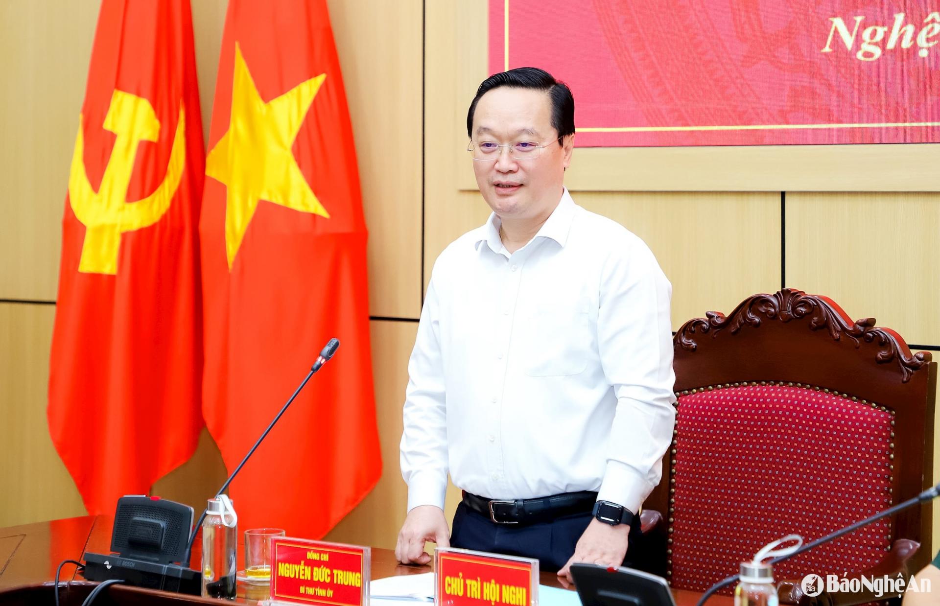 Đồng chí Nguyễn Đức Trung - Bí thư Tỉnh ủy, Bí thư Đảng ủy Quân sự tỉnh phát biểu tại hội nghị. Ảnh: BNA