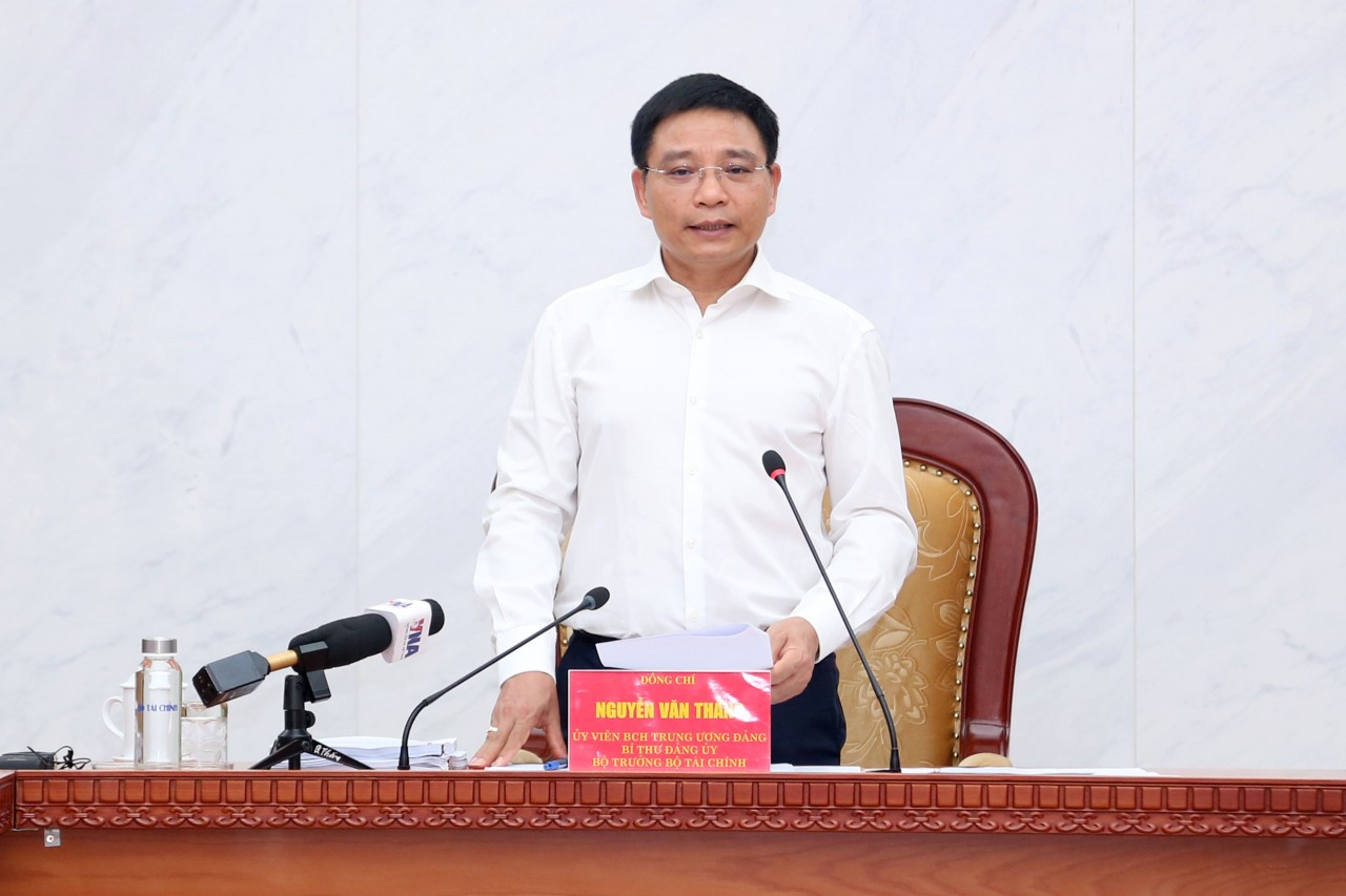 Bộ trưởng Bộ Tài chính Nguyễn Văn Thắng phát biểu tại hội nghị.