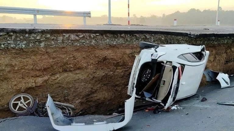 Phương tiện bị hư hỏng nặng.