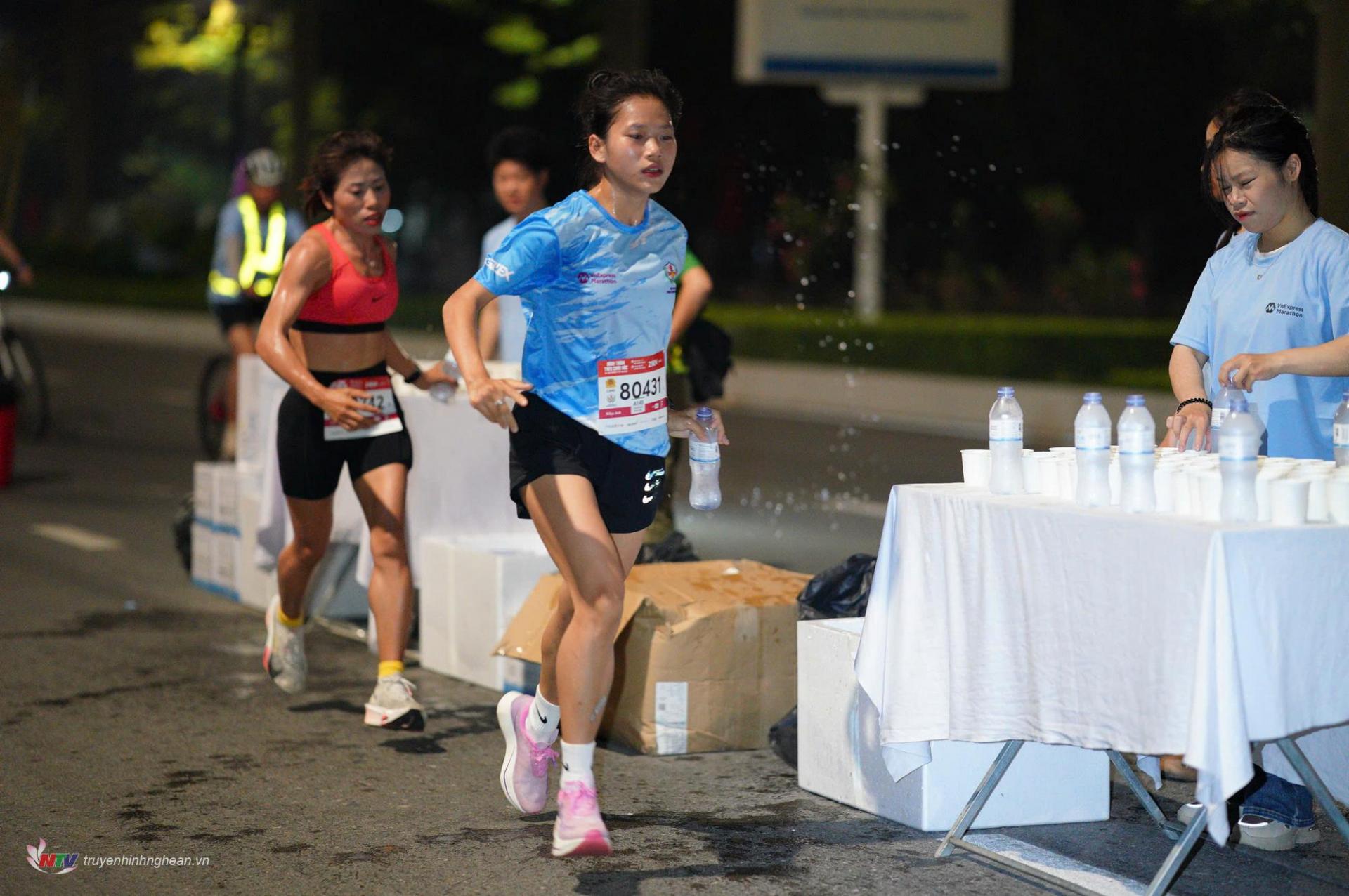 Giải chạy tổ chức tại Nghệ An năm nay có có sự tham gia của nhiều vận động viên tên tuổi trong giới chạy phong trào.