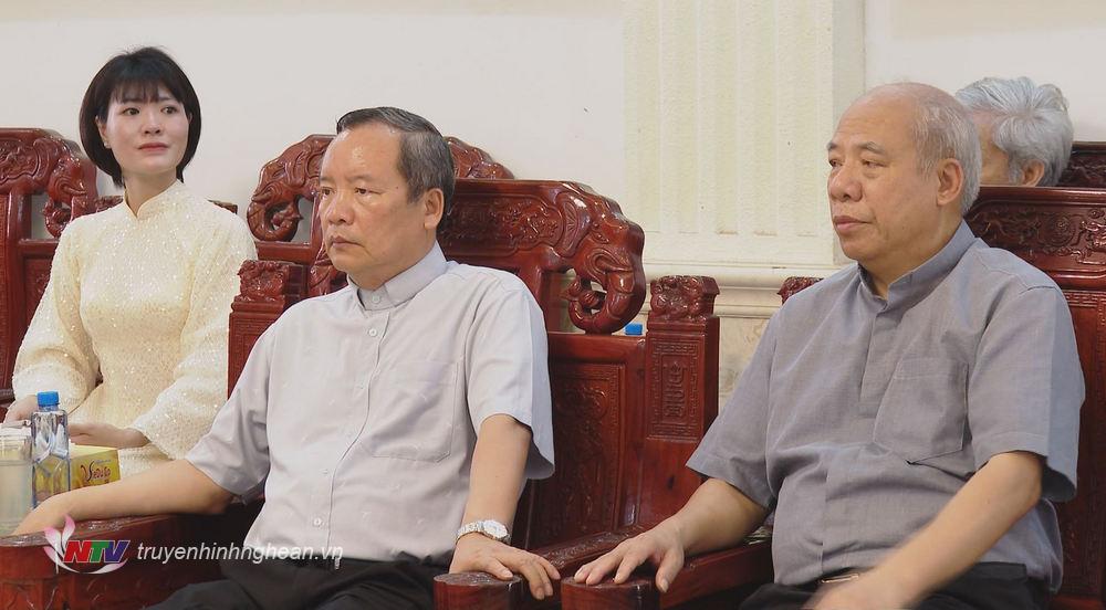 Giám mục phụ tá cùng các Linh mục tham dự buổi chúc mừng