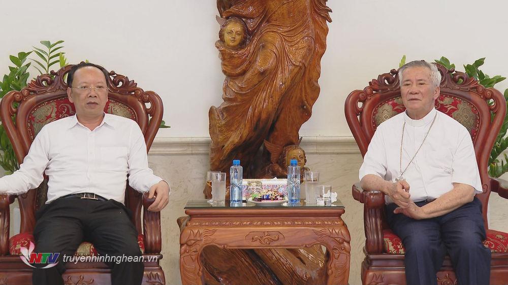 Phó Chủ tịch Thường trực UBND tỉnh Bùi Thanh An thông báo tình hình kinh tế - xã hội của tỉnh.