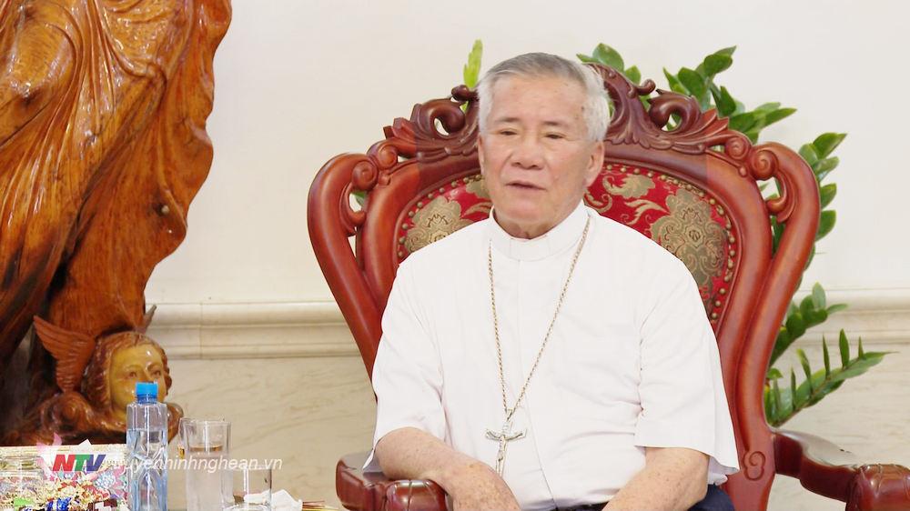 Giám mục Anphong Nguyễn Hữu Long phát biểu