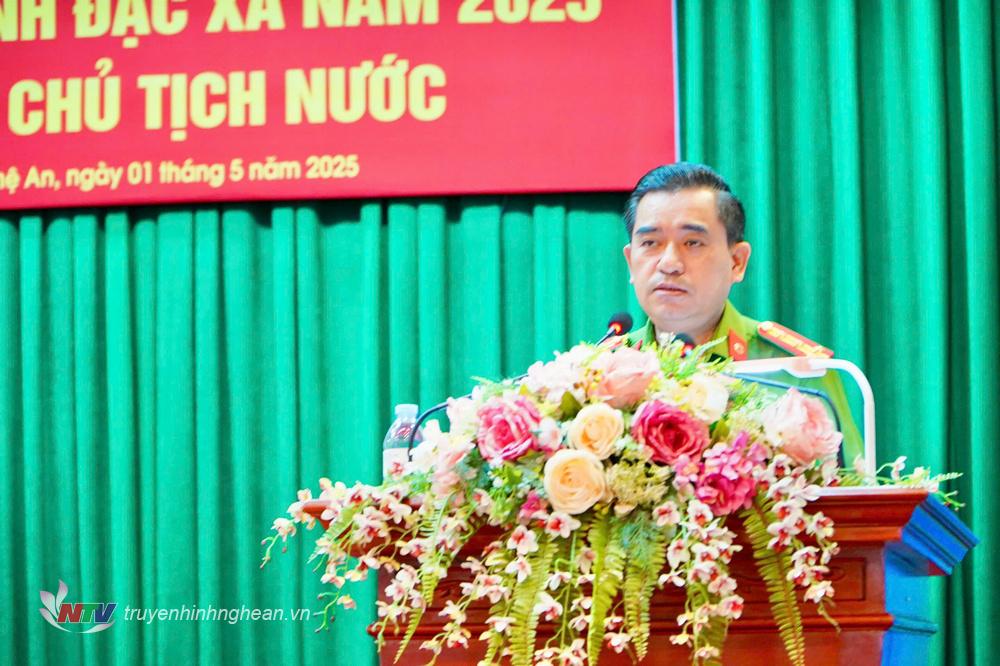 Lãnh đạo Trại giam số 3 công bố quyết định đặc xá của Chủ tịch nước cho 76 phạm nhân được đặc xá dịp này.