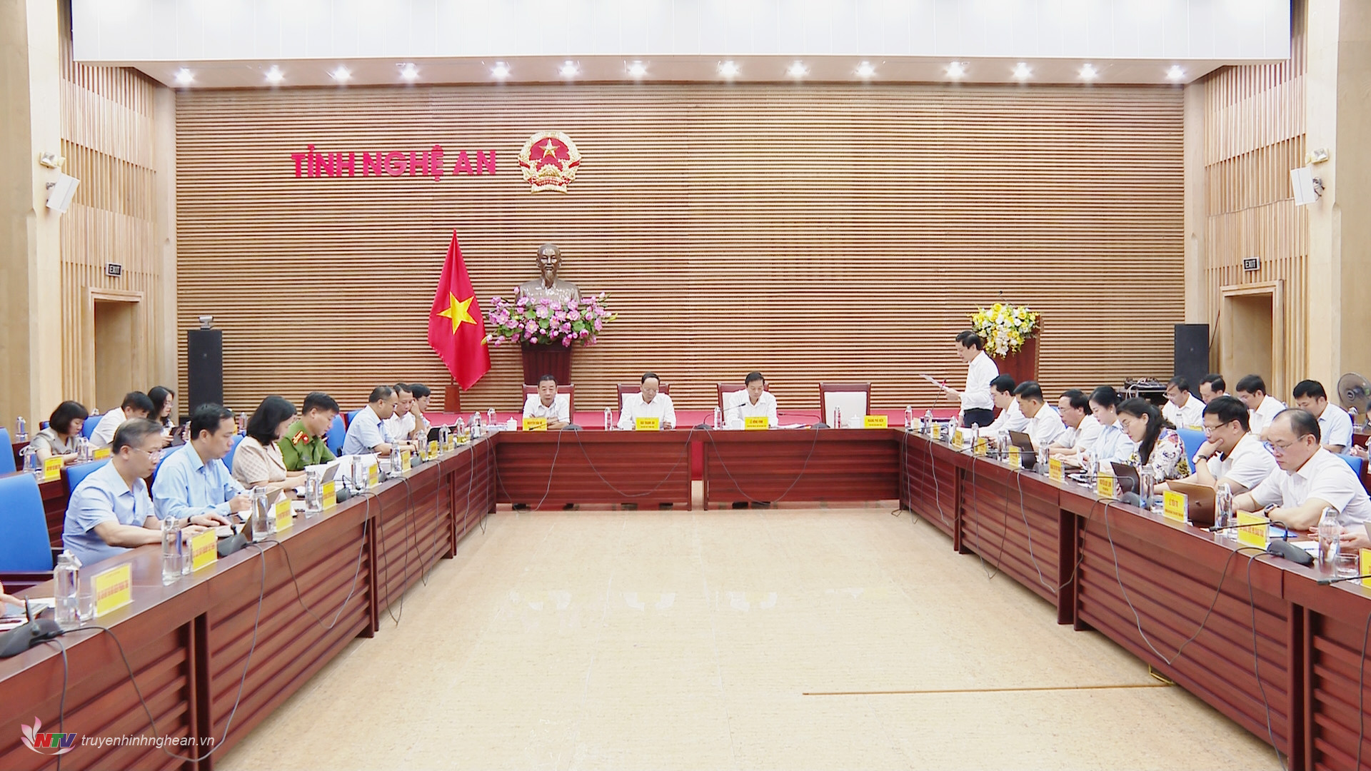 Toàn cảnh phiên họp.