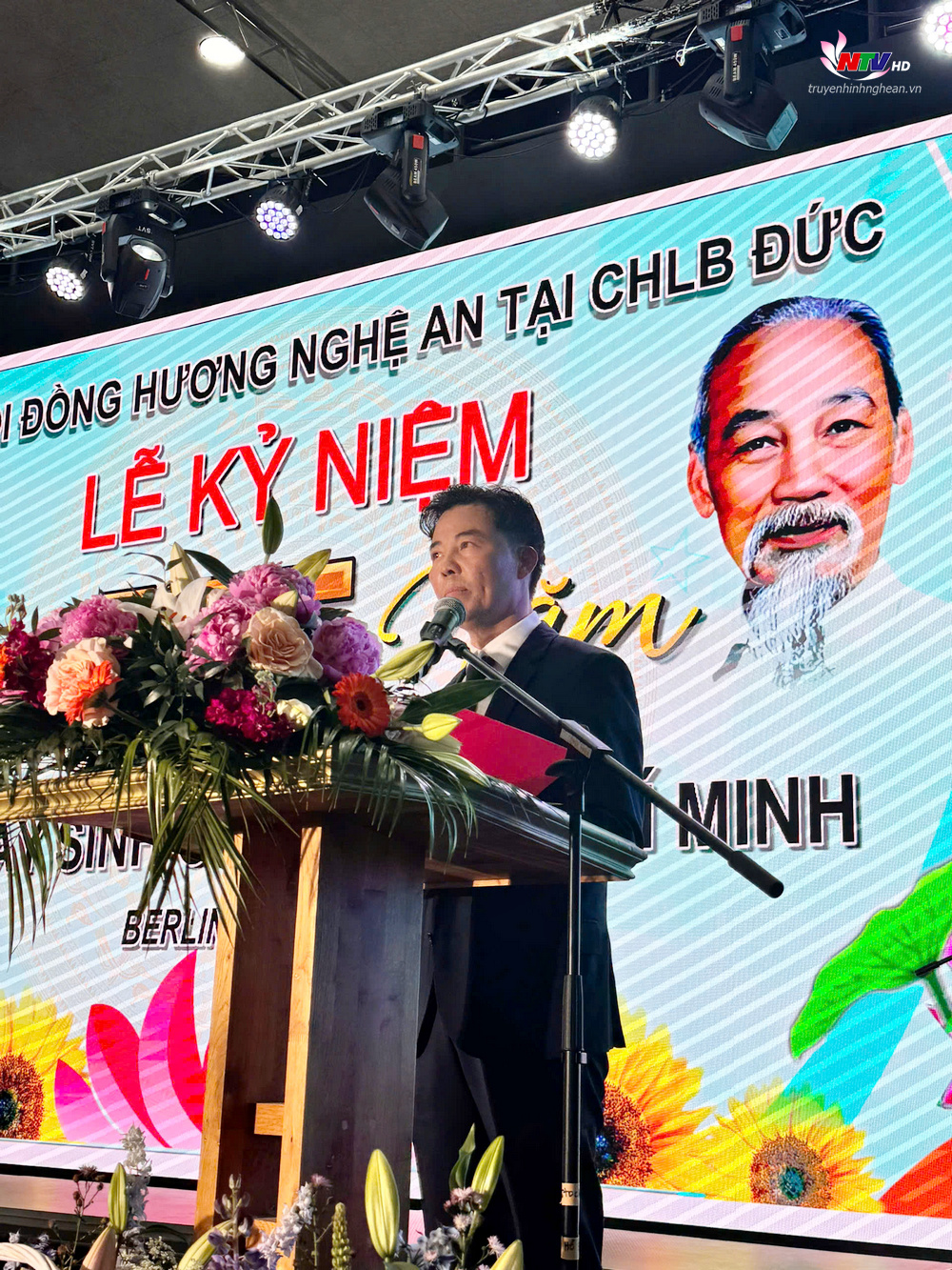 Ông Trần Văn Dũng – Chủ tịch Hội đồng hương Nghệ An tại Đức phát biểu tại buổi lễ.