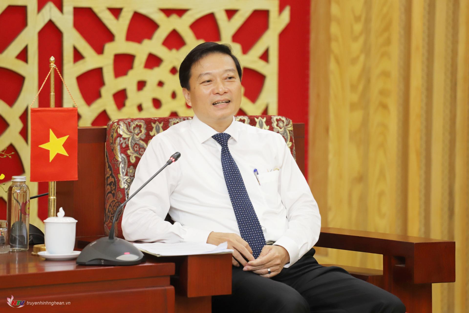 Chủ tịch UBND tỉnh Lê Hồng Vinh phát biểu tại buổi tiếp đón.