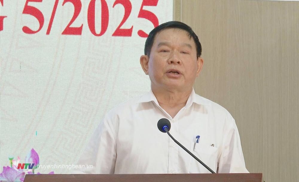 Phó Giám đốc Sở GD&ĐT tỉnh Nghệ An Đào Công Lợi phát biểu tại hội nghị.