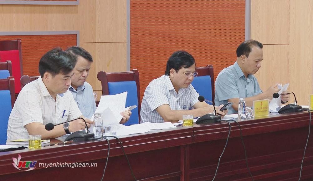 Lãnh đạo HĐND tỉnh dự phiên họp.