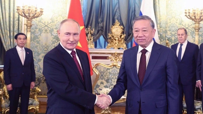 Tổng Bí thư Tô Lâm hội đàm hẹp với Tổng thống Nga Vladimir Putin. (Ảnh: TTXVN)