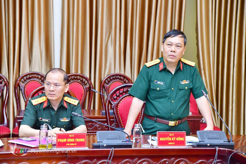 Đại tá Nguyễn Kỳ Hồng – Chính ủy Bộ Chỉ huy Quân sự tỉnh phát biểu tại hội nghị.