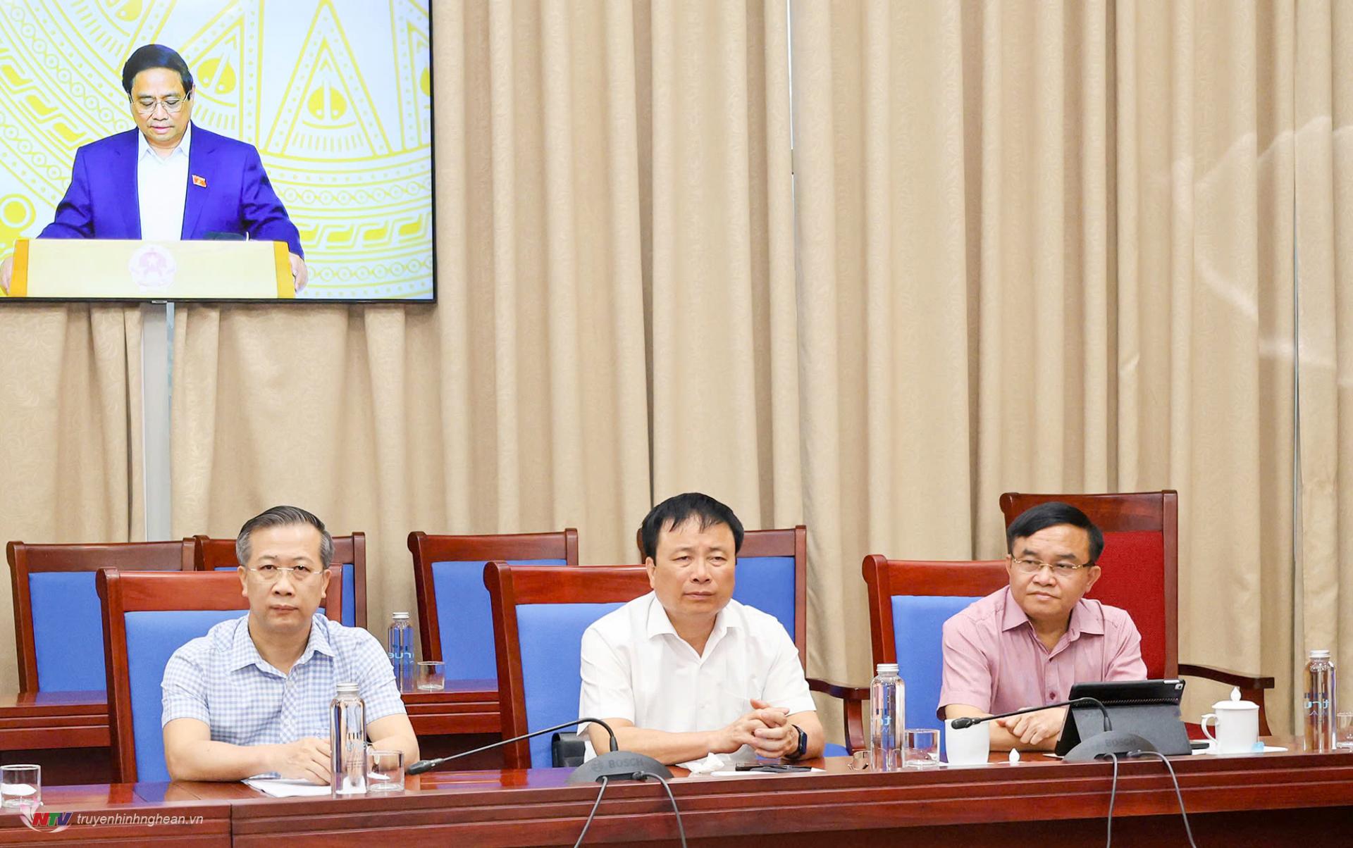 Lãnh đạo UBND tỉnh, các Ban ngành dự hội nghị tại điểm cầu Nghệ An.