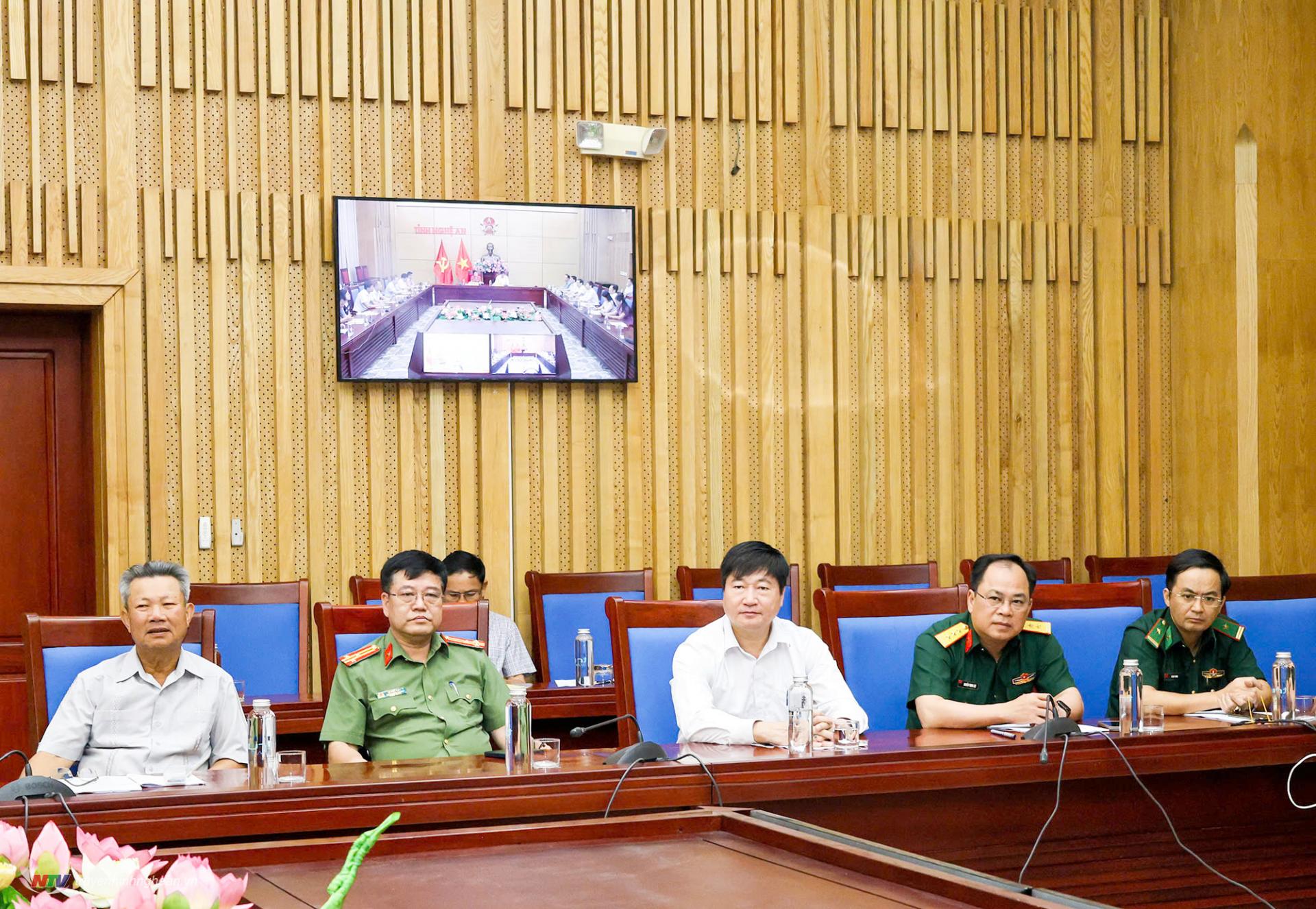 Lãnh đạo các Sở, ban ngành dự hội nghị tại điểm cầu Nghệ An.