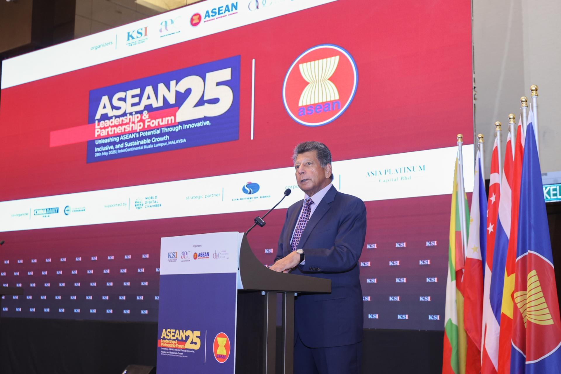 Chủ tịch Câu lạc bộ Kinh tế ASEAN phát biểu tại Diễn đàn.