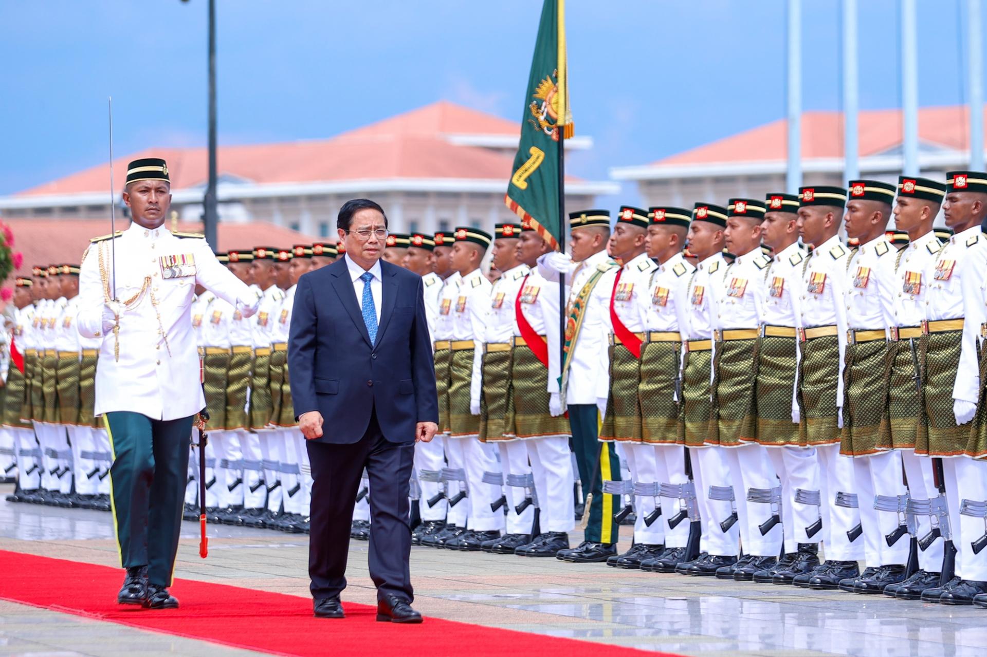 Thủ tướng Phạm Minh Chính duyệt Đội danh dự.