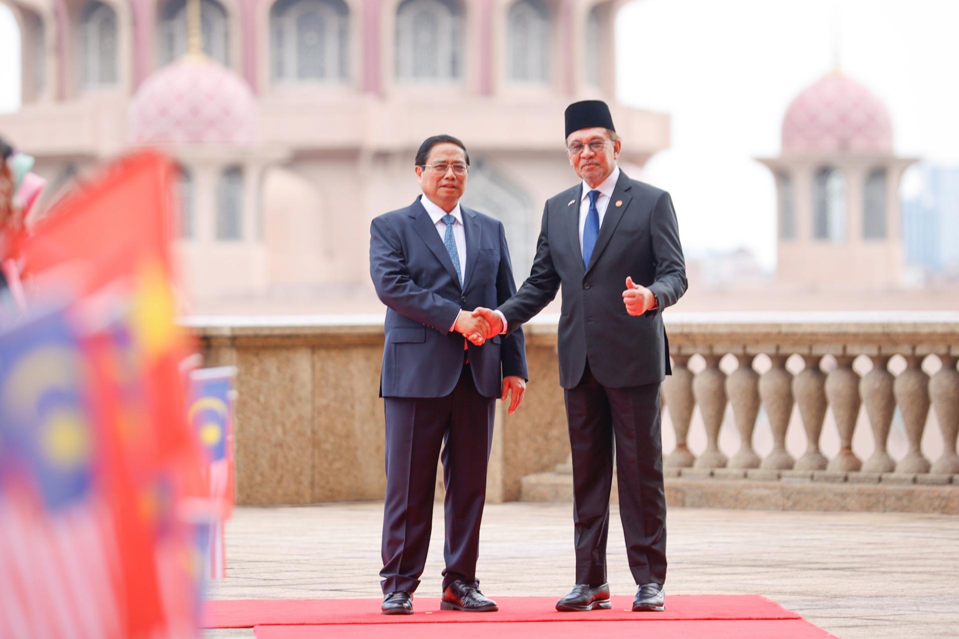 Trải qua hơn nửa thế kỷ, quan hệ Việt Nam và Malaysia ngày càng phát triển tích cực, tốt đẹp trên mọi lĩnh vực, đặc biệt là từ khi nâng cấp lên thành quan hệ Đối tác Chiến lược vào tháng 8/2015 và trở thành Đối tác Chiến lược toàn diện của nhau vào tháng 11/2024.