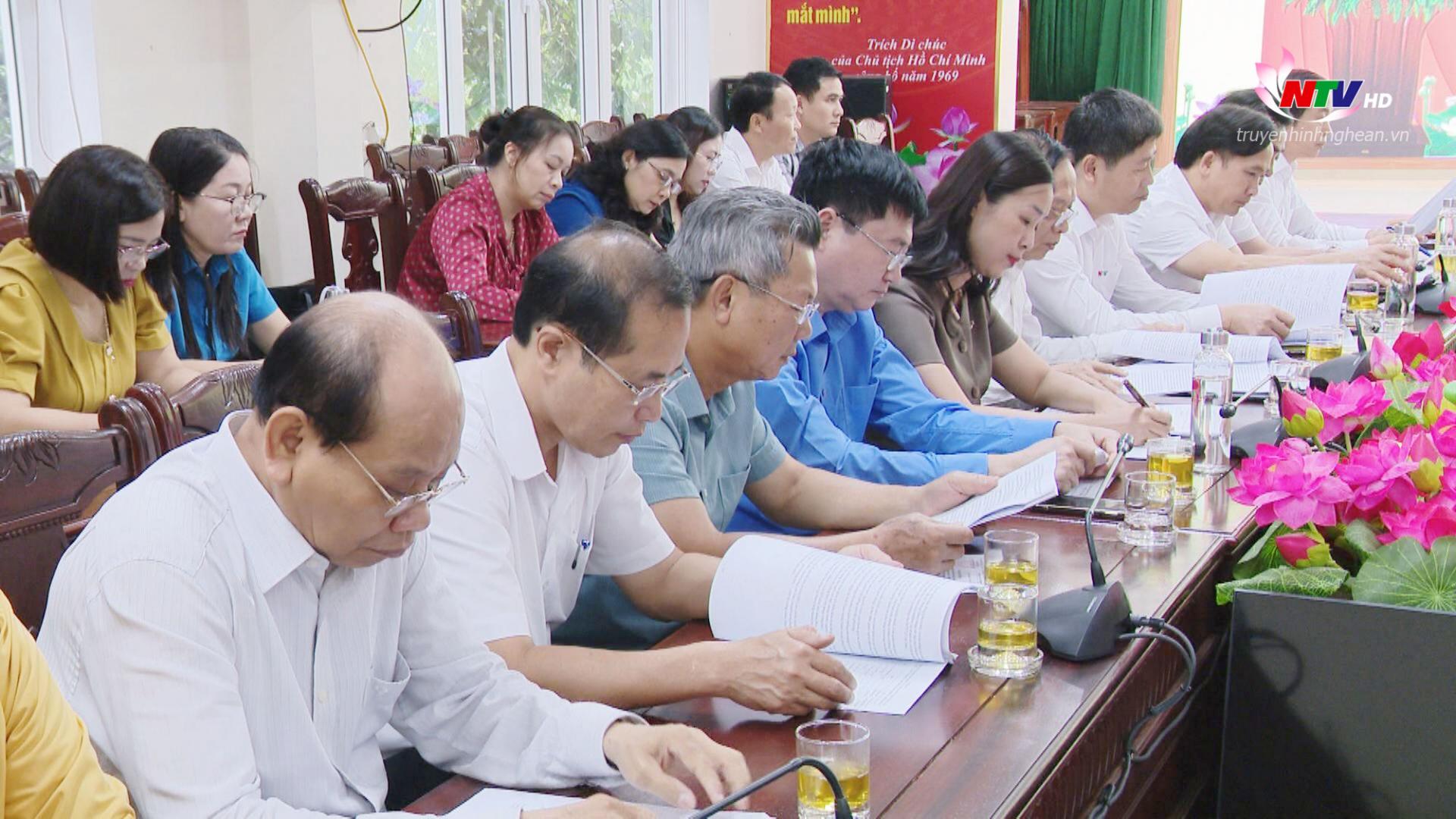 Lãnh đạo các Sở, ban ngành dự hội nghị.