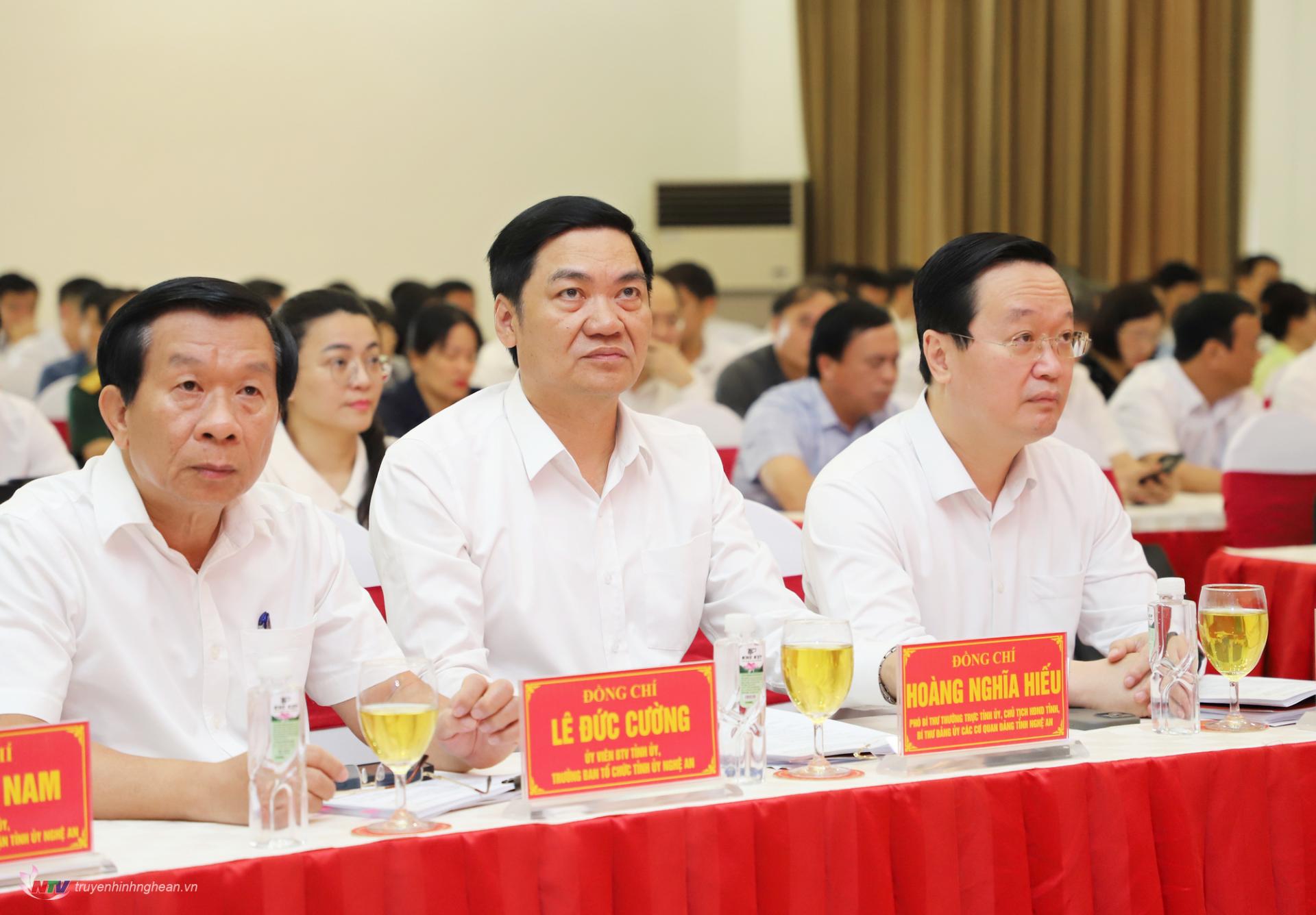 Các đồng chí Thường trực Tỉnh uỷ, Uỷ viên BTV Tỉnh uỷ tham dự hội nghị tại điểm cầu cấp tỉnh.