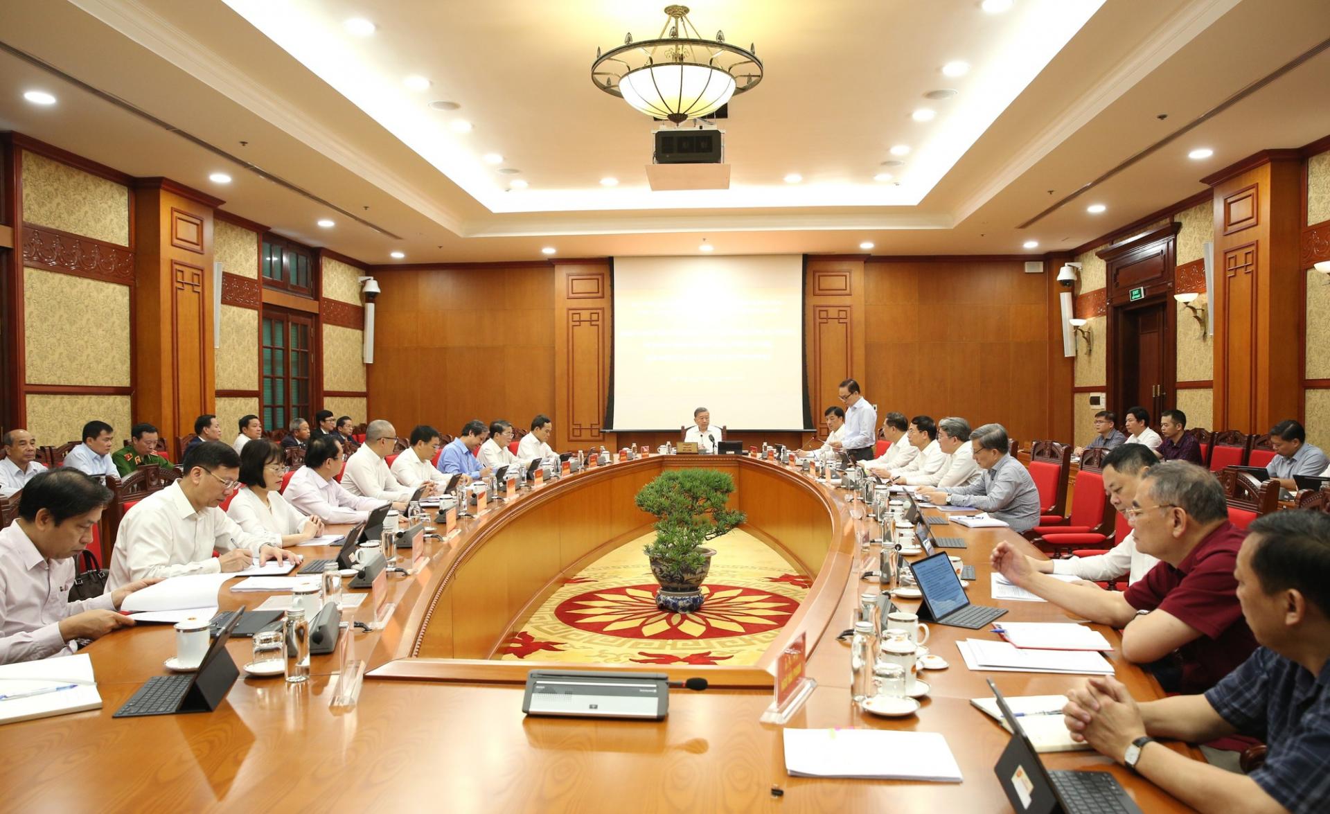 Tổng Bí thư yêu cầu tại cuộc họp này cần thẳng thắn đi vào những vấn đề tồn tại, hạn chế, những điểm nghẽn cần tập trung tháo gỡ.