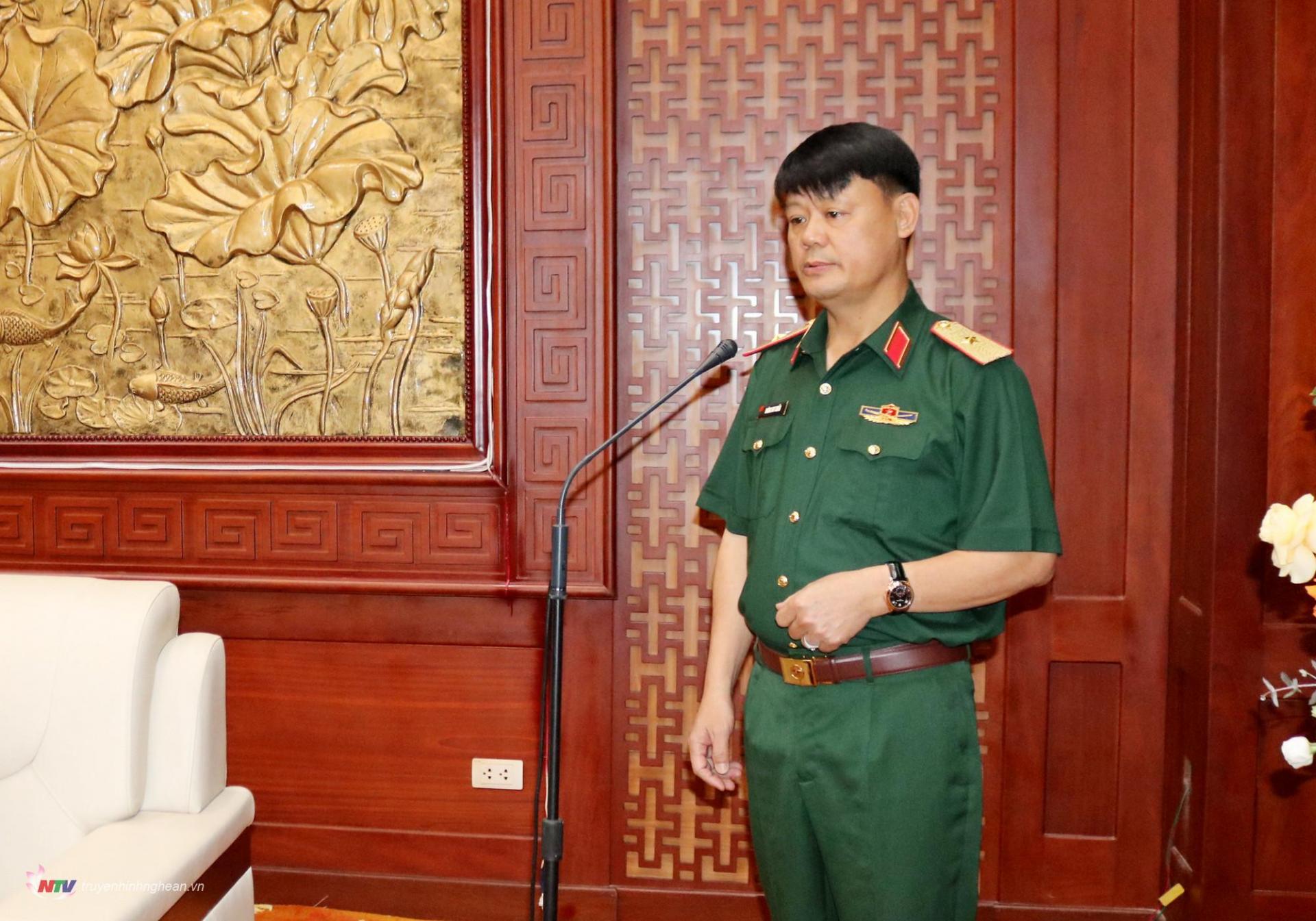 Thiếu tướng Hoàng Duy Chiến, Phó Tư lệnh Quân khu 4 phát biểu tại buổi gặp mặt.