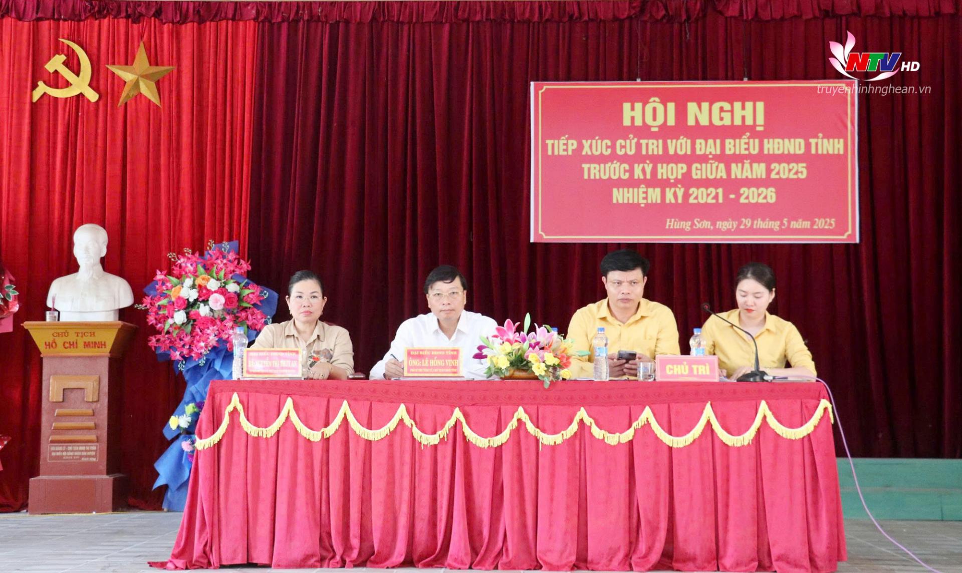 Đoàn đại biểu HĐND tỉnh tiếp xúc cử tri tại xã Hùng Sơn, huyện Anh Sơn.