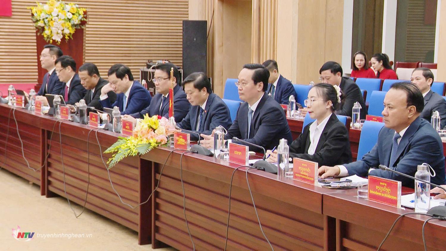 Đoàn đại biểu cấp cao tỉnh Nghệ An tại buổi làm việc.