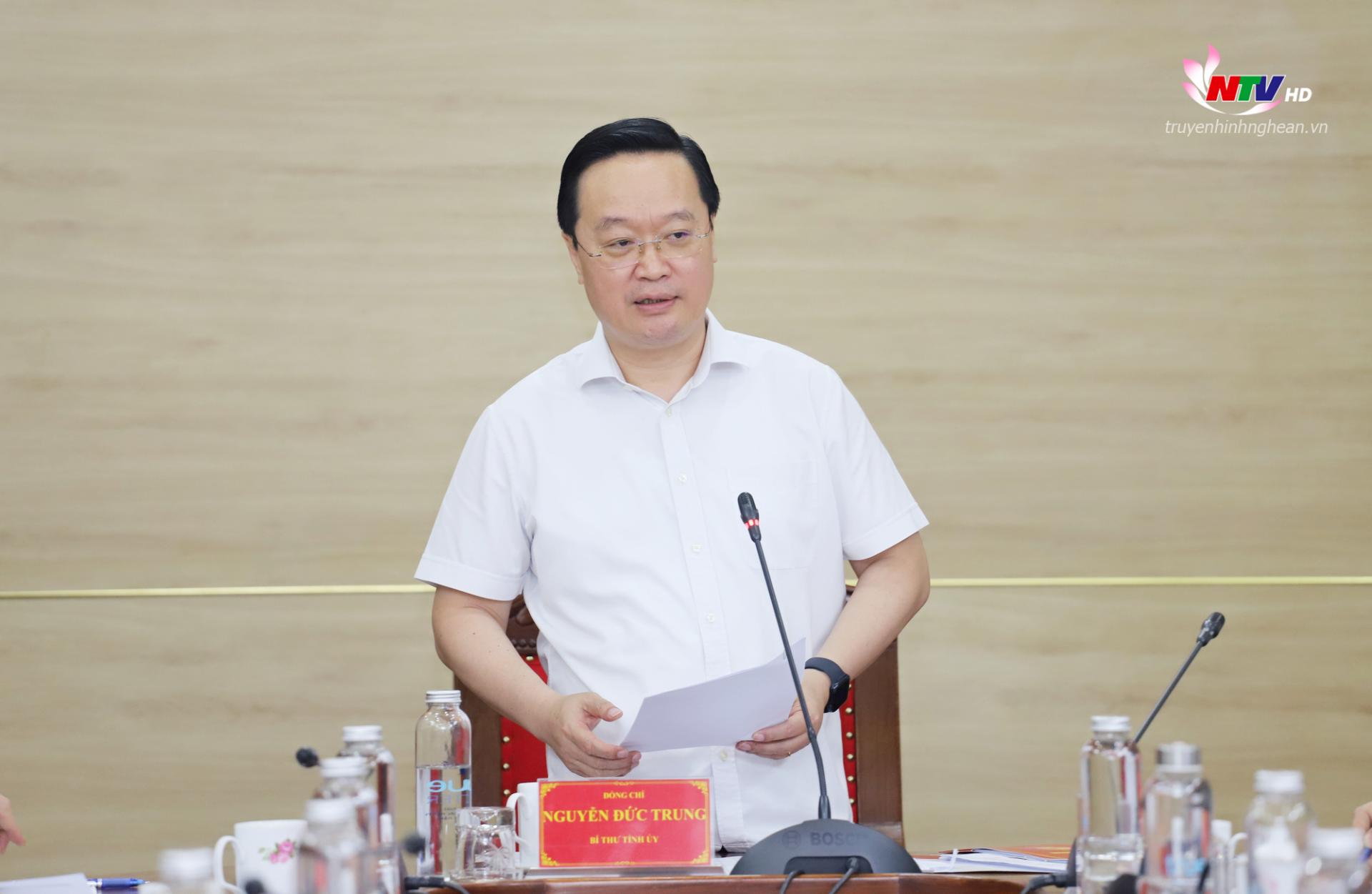 Bí thư Tỉnh uỷ Nguyễn Đức Trung chủ trì hội nghị giao ban.