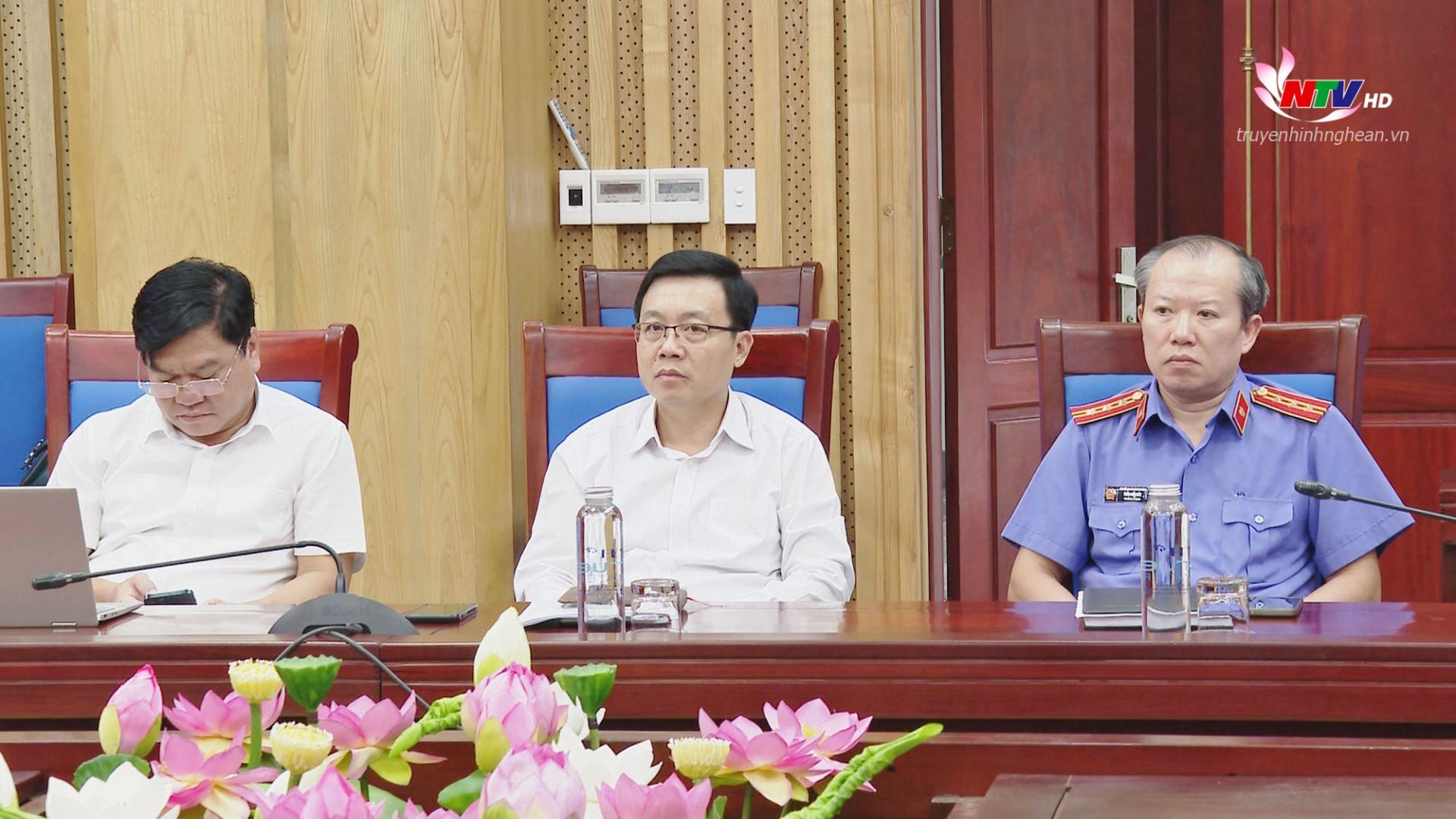 Lãnh đạo các Sở, ban ngành dự hội nghị tại điểm cầu UBND tỉnh.