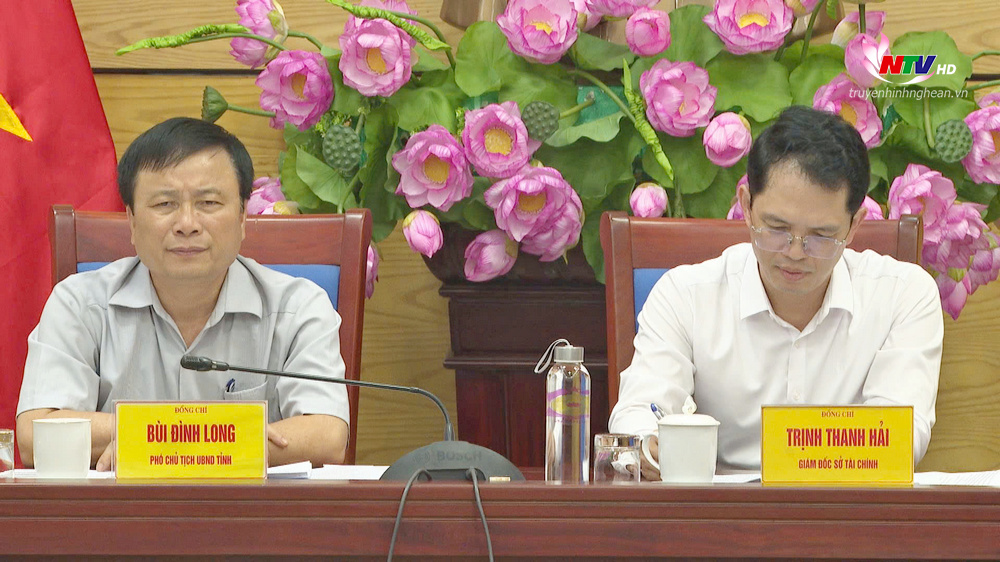 Đồng chí Bùi Đình Long - Phó Chủ tịch UBND tỉnh chủ trì điểm cầu Nghệ An.