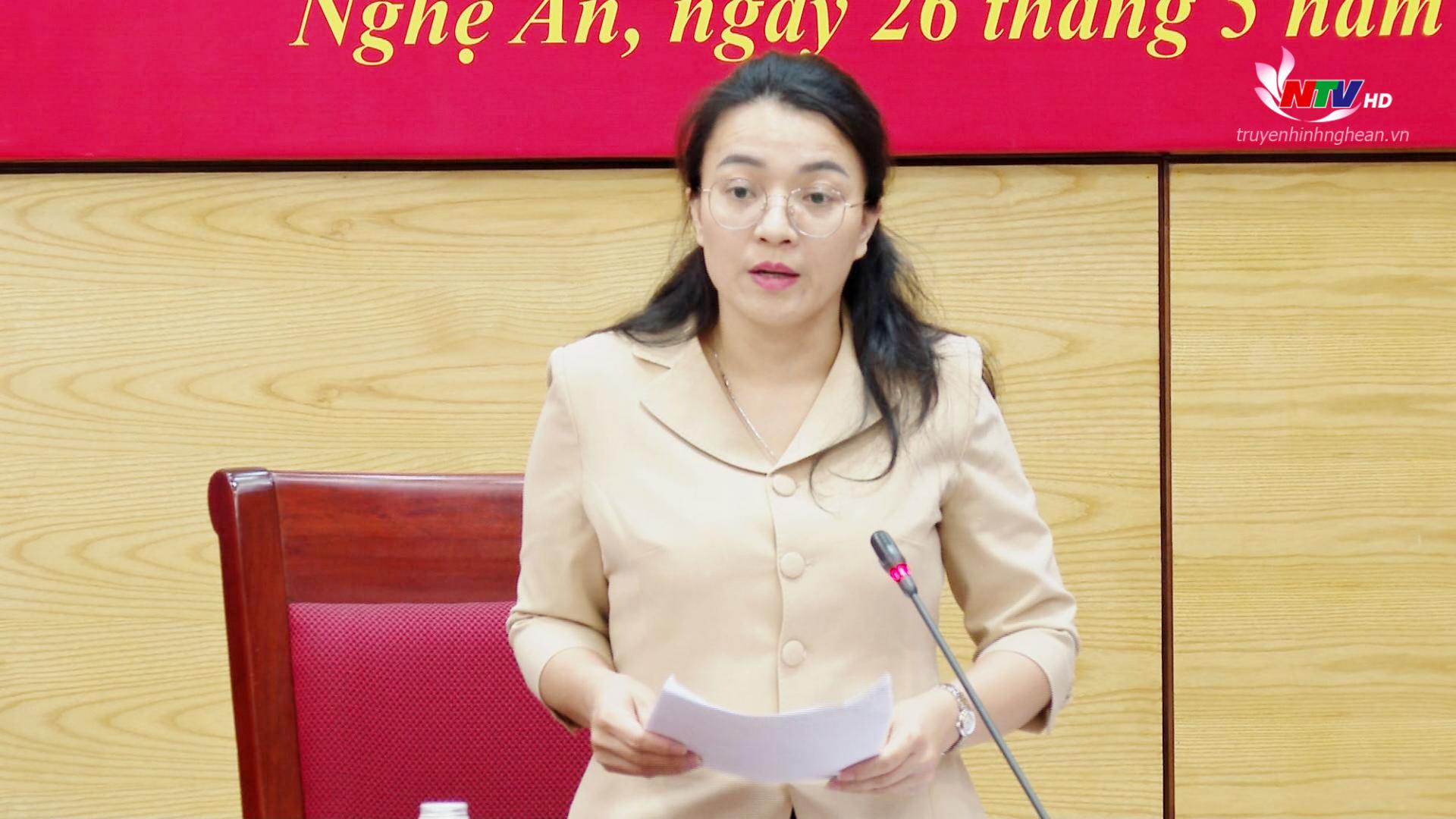 Giám đốc Sở Tư pháp Hoàng Thị Thu Trang phát biểu tại hội nghị.