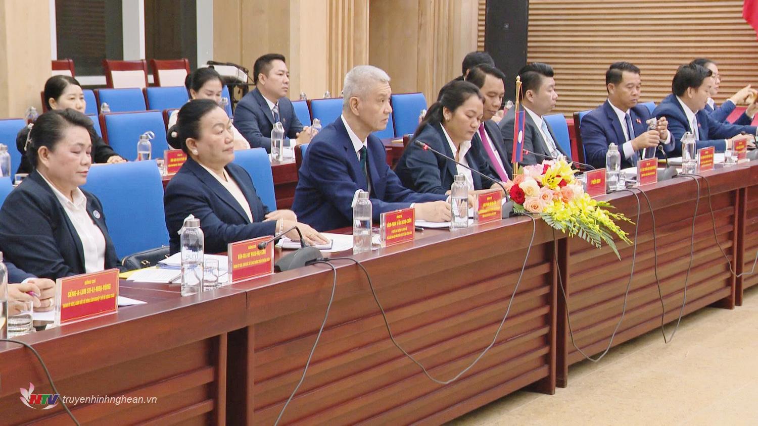 Đoàn đại biểu cấp cao Thủ đô Viêng Chăn, nước CHDCND Lào tại buổi làm việc.