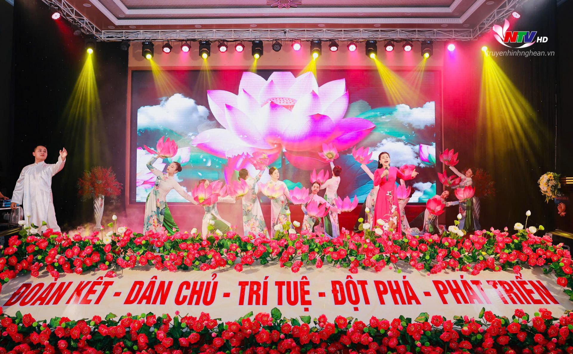 Tiết mục văn nghệ chào mừng.