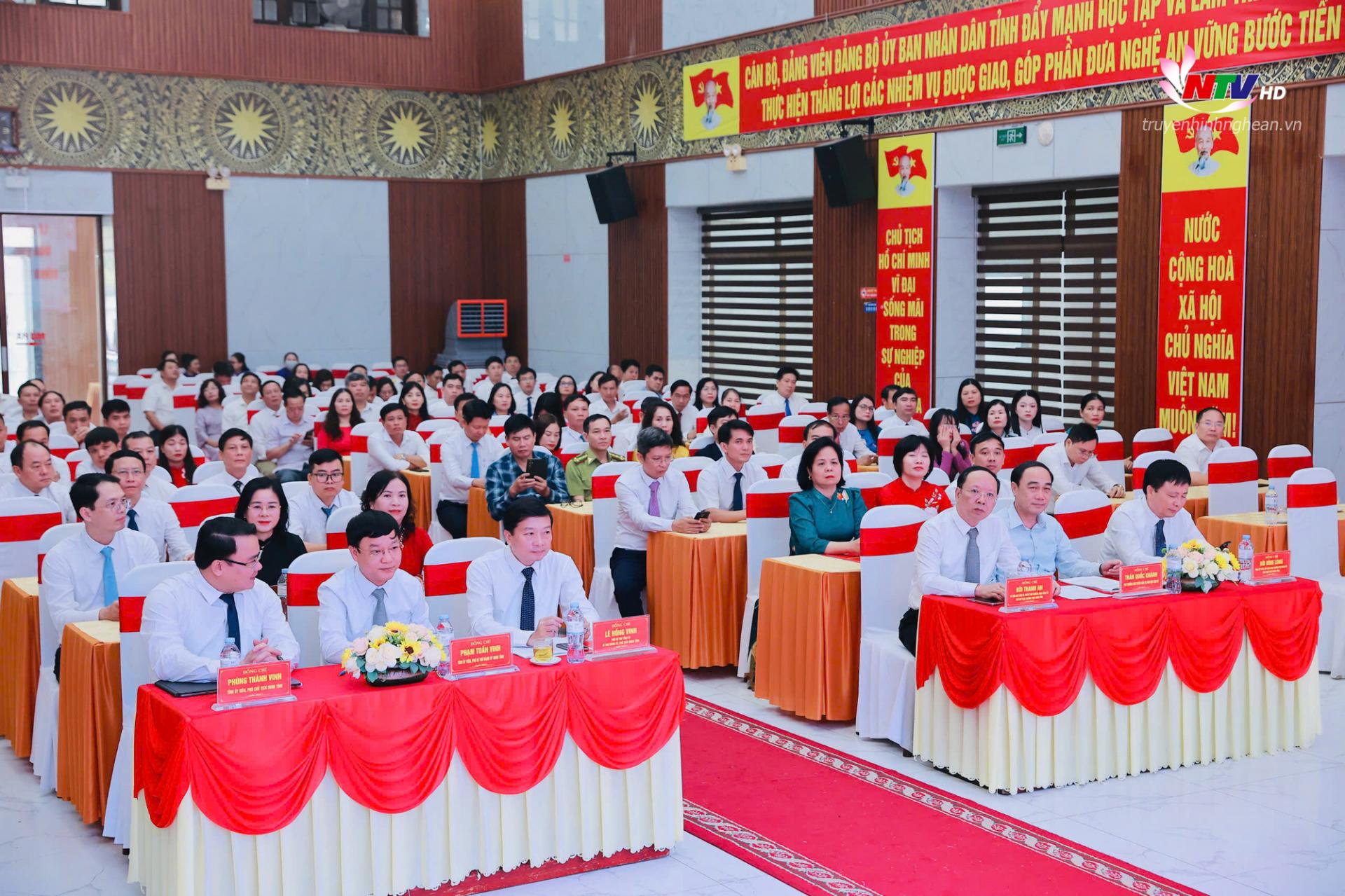 Các đại biểu dự hội nghị.